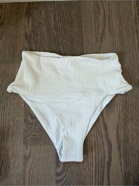 L*Space Desi Classic Bikini Bottoms in white size small - NWT